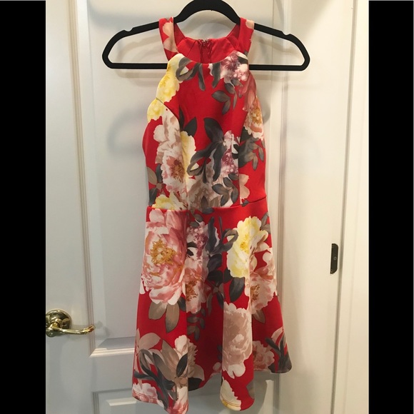 Francesca’s Alisa Red Floral Scalloped Dress NWOT - Picture 4 of 7
